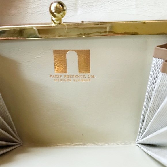 Paris Presents Coin Wallet - Picture 7 of 8